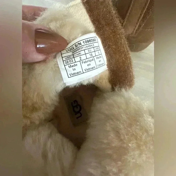 Ugg Unisex Keelan Suede & Shearling Booties sz 2-3 Chestnut - Picture 8 of 8